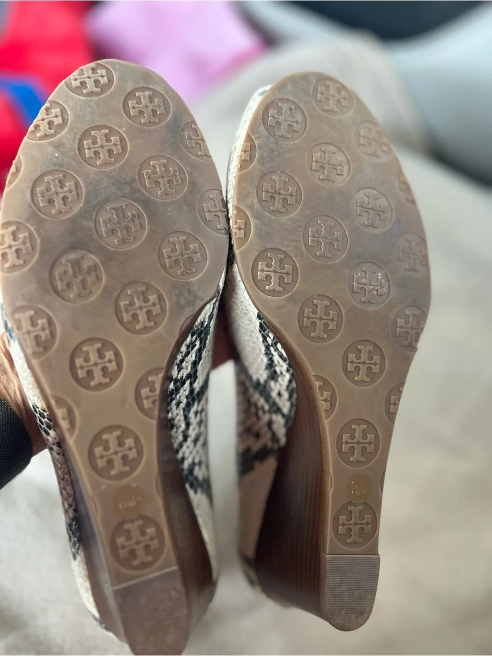 Tory Burch python Snake-Print leather peep toe wedges w/Gold Logo size 11